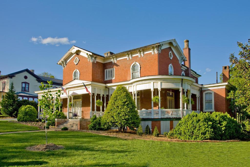 لينشبرج The Carriage House Inn B&B المظهر الخارجي الصورة